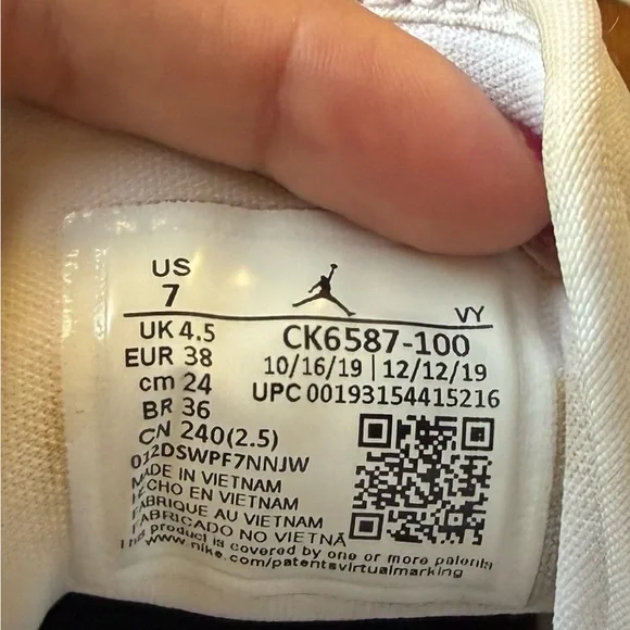 Nike Air Jordan Hightop Sneaker - Picture 6 of 6